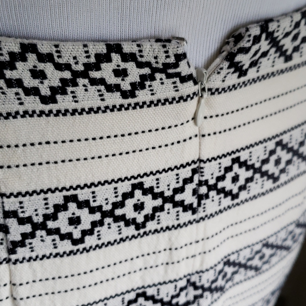 Ann Taylor linen pencil skirt - Picture 3 of 7